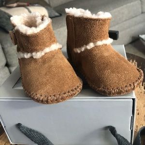 203 UGGS baby infant booties size 0/1. New in box